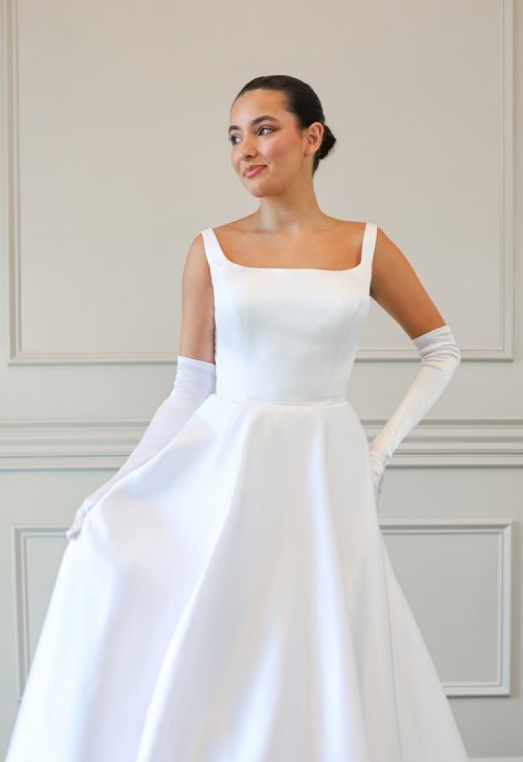 Model wearing an Ball gown